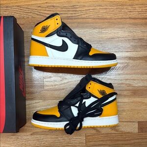 Nike Air Jordan 1 Retro High Yellow Black White